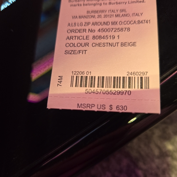 Womans burrberry zip up wallet - Picture 2 of 4